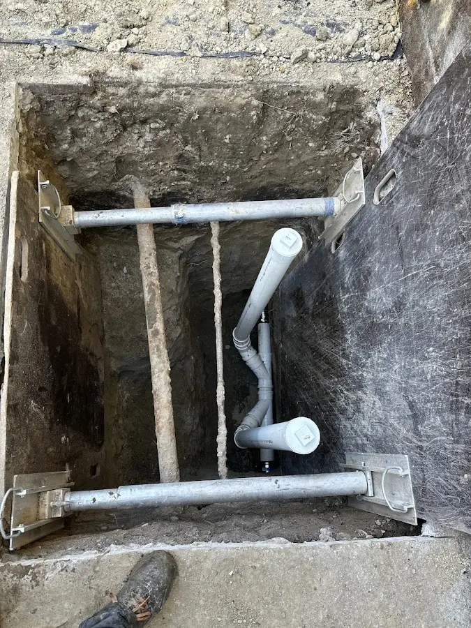 Experienced plumber completing Gas Line Repair work in Glasgow Village